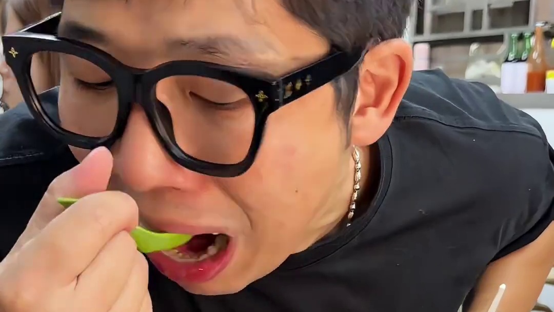 一天吃遍澳门，6家街头平价轮胎店 200多年双皮奶，三代传承喷泉牛杂，菜市场里面的港式糕点