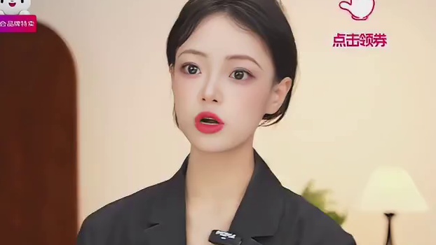 MK包包温润皮质衬简约轮廓，藏高级于细节，尽显轻奢沉稳格调。 #