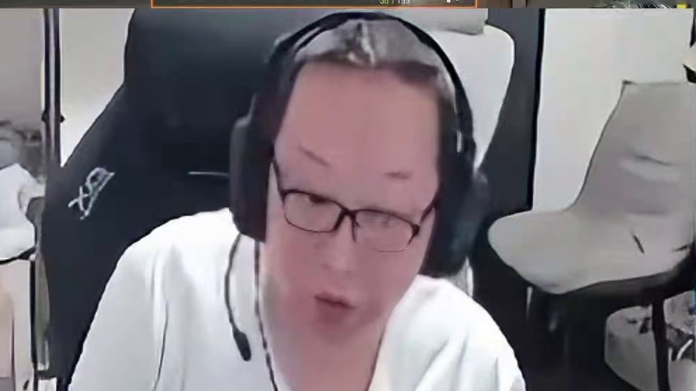 绝迹不满争BA杯AG不搜点残局白给，直言小莫林威堪称园区双傻