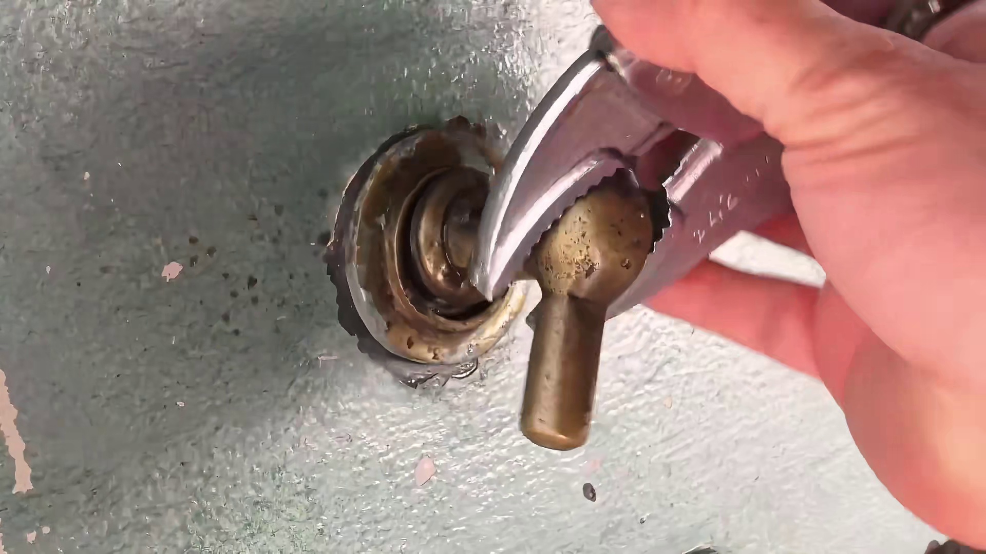 红色保险柜帅炸！修复前后对比惊艳，彦祖们说有没牌面？