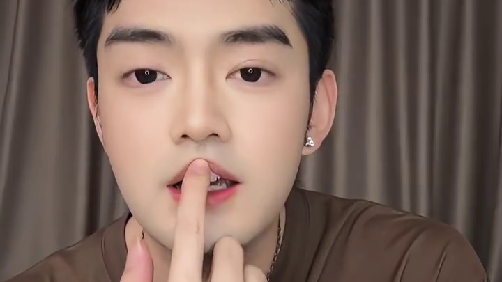 人中长怎么办 人中缩短的方法有很多，分视觉缩短和真实缩短，这条视频一次性跟你说全