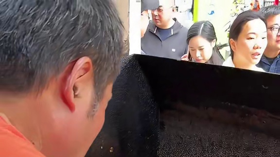 上海街头开了30多年！藏着巨牛掰的砂锅馄饨和册呢老板！！