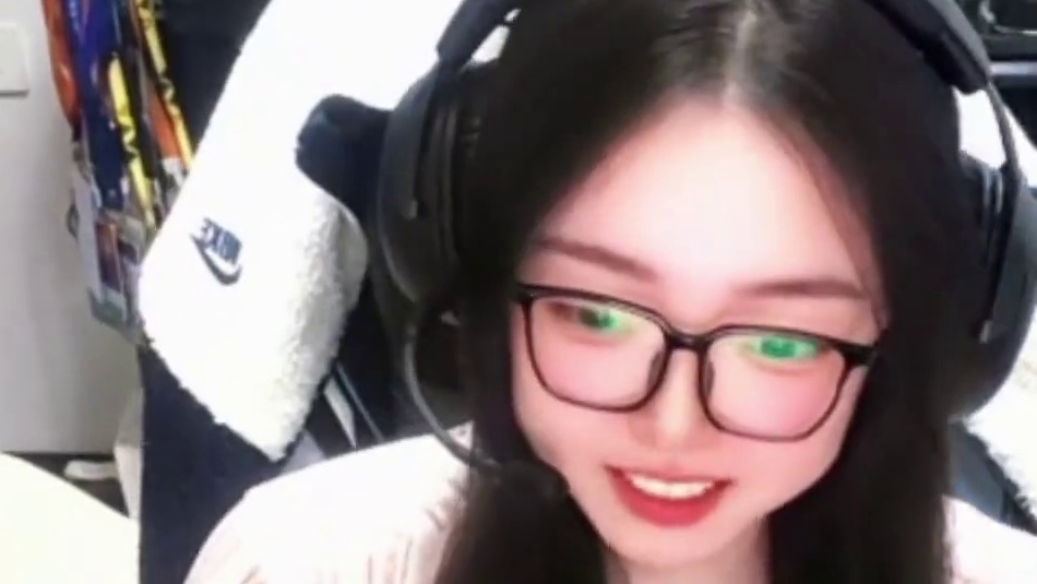 园区有个老头闯入争BA杯决赛，赛后嘉宝怒斥林威不如妹子努力，直言你不努力决赛不带你打了，嘉宝真的太有