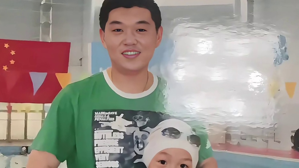碾压孙杨潘展乐的“泳池黑马”什么来头？直到张展硕家世背景曝光，才知啥叫“冠军基因” #