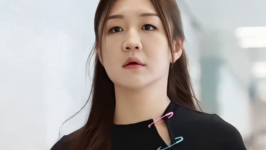 为何陈梦能成黄晓明旗下“头号艺人”？本以为关系户，看到背后的商业价值才知是我僭越了