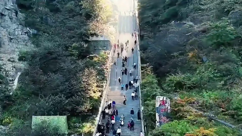 不是所有车都能爬天门山