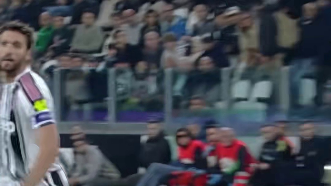 激情碰撞！绿茵场上热血对决！