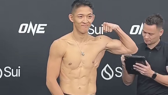 头条主赛苏波邦野杁正明，顺利通过含水量测试和称重！