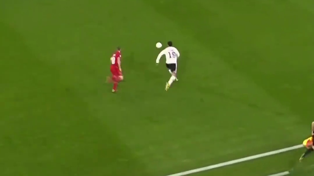 沃尔特·马德在比赛中打入两球，帮助德国队以2-0战胜卢森堡队。