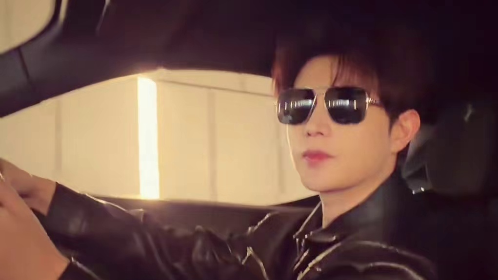 别回头，别停留，往前走，我会站在你身后