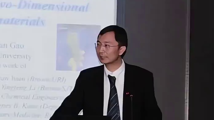 坑哭美国！抛弃中国籍加入美国，卧薪尝胆30年为中培养百名科学家