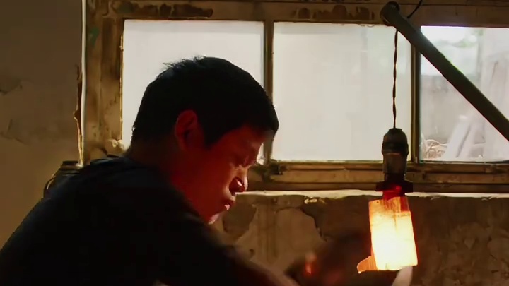 揭秘济南老字号同盛永铁锅经历手工万锤锻造过程！ 百年匠心，藏在上万锤的坚持之中，一口好锅，它能让青菜