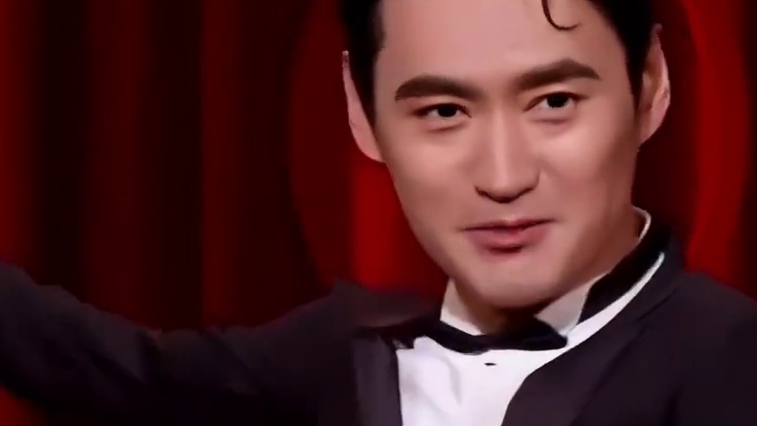 金鸡影帝背后的男人 袁弘“金鸡影帝背后的男人”人设是立住了！这次他的座位前面是影帝易烊千玺