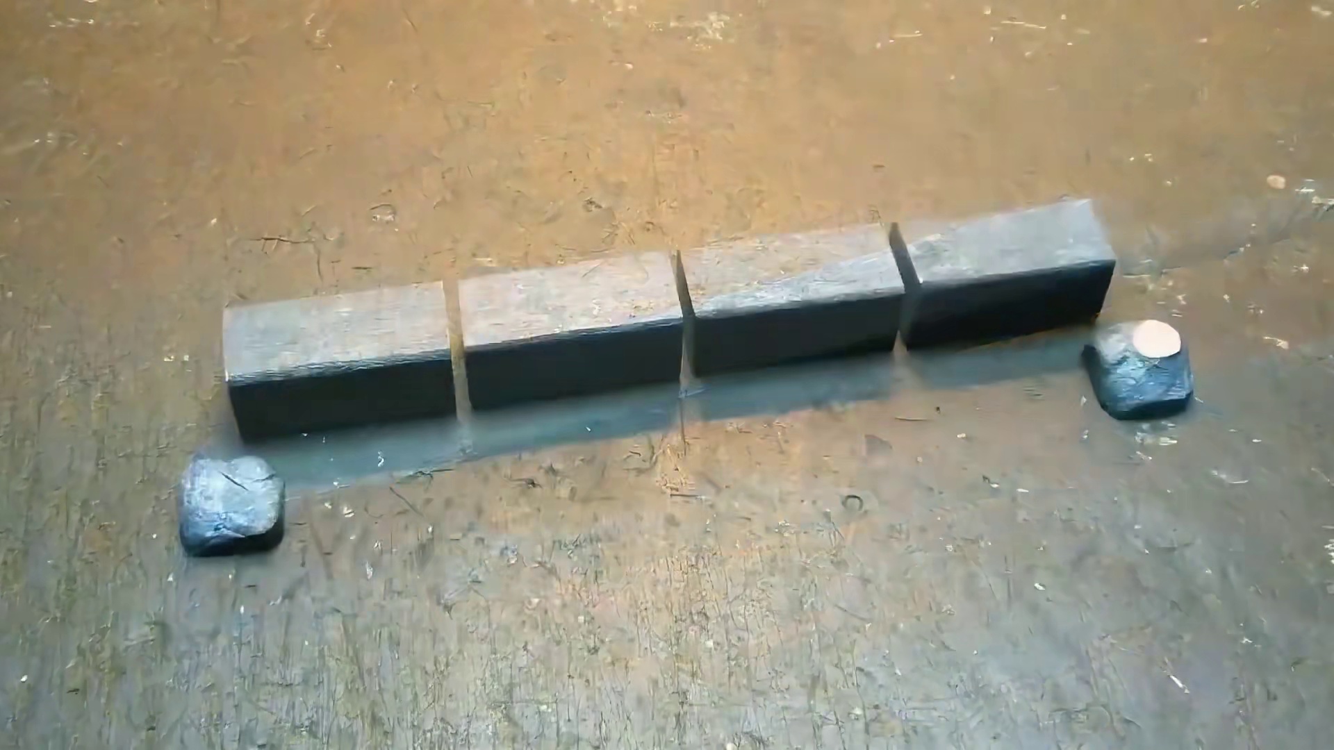 这操作谁见过？胡椒粉撒进钢管，最后锤子惊现神秘花纹