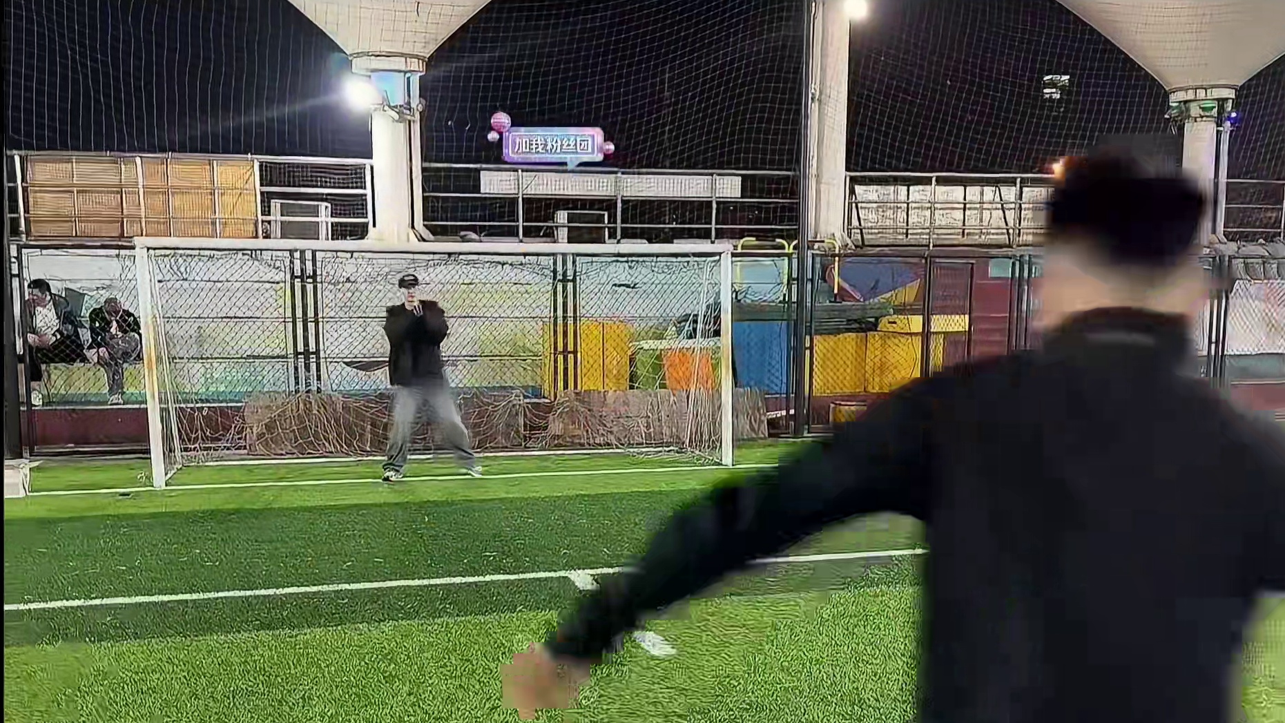 co老师备战足球比赛前一晚