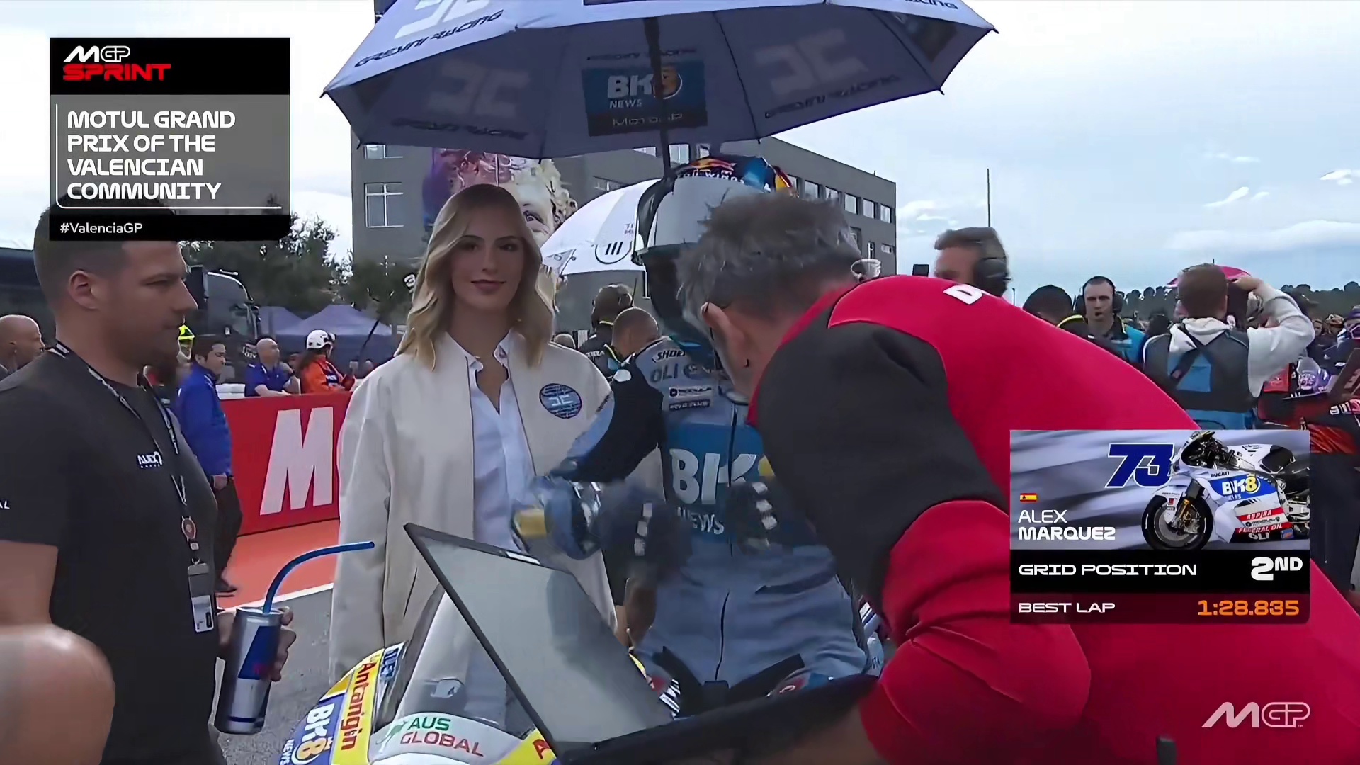 MotoGP2025最后一站瓦伦西亚站冲刺 双双犁田，定风翼干飞了，最后缠斗绝杀，积分榜虽定了，比赛