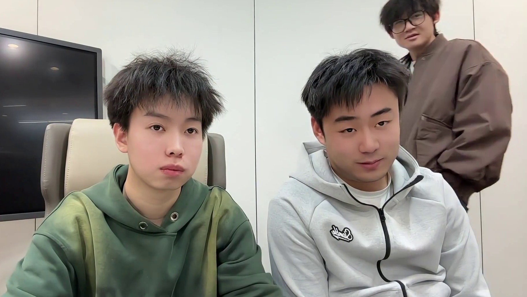 蛋仔派对：和铁蛋挑战踩泡泡，输的人当小狗听指挥！