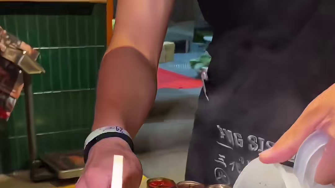 和外婆一起解锁新体验：公路火锅夜市！