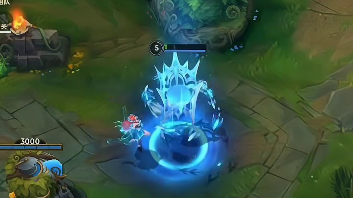 当你庆幸自己回城没人打扰时，队友在挡着