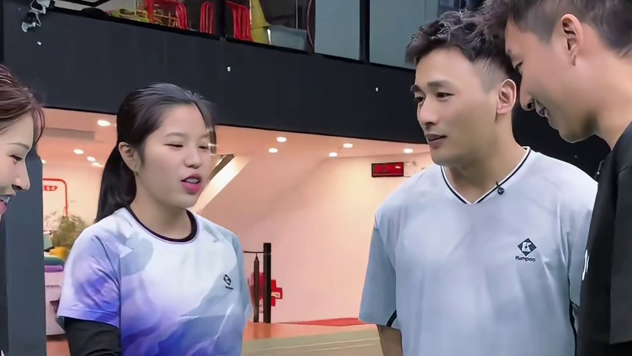 羽毛球降价后不同人的反应