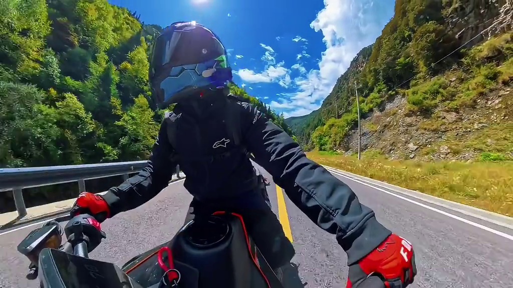 Insta360 X5 马王联名开箱 转发给身边的TA （别装看不见 这礼物送摩托佬 那还有话说 ）