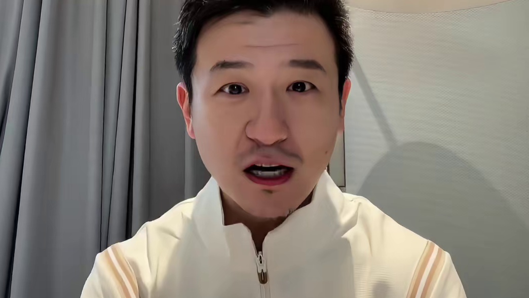 羽毛球团体赛竞争异常激烈，江苏队员的表现很出色。能代表家乡省队去争金夺银，是一件让人向往和期待的事。希望这一批年轻队员未来能够勇挑重担，一起加油