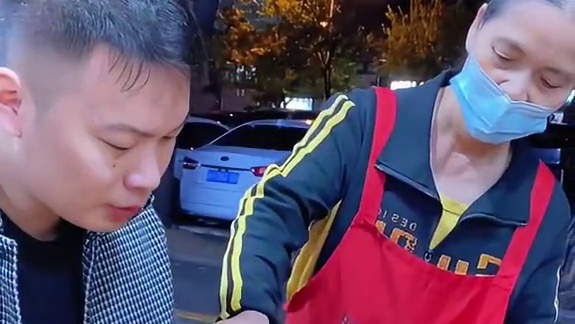 你信不信我一口吃完这碗螺蛳粉