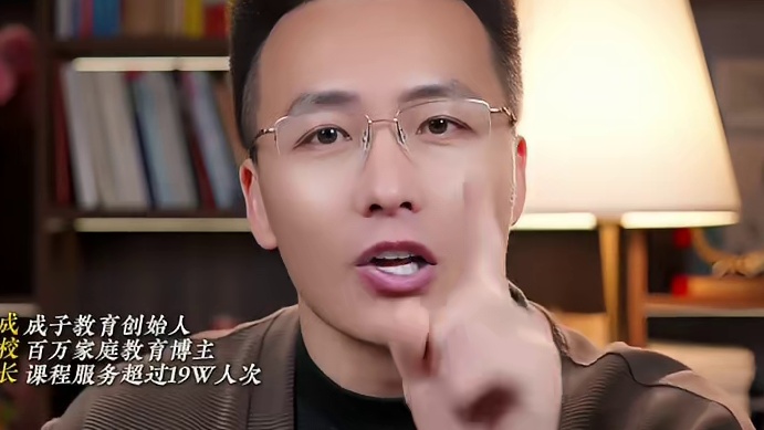 想让孩子不胆小不自卑，父母一定做到两允许两鼓励