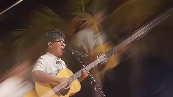 有一种感动，无需言语。莫西子诗的声音，拥有触动灵魂深处最柔软部分的力量。