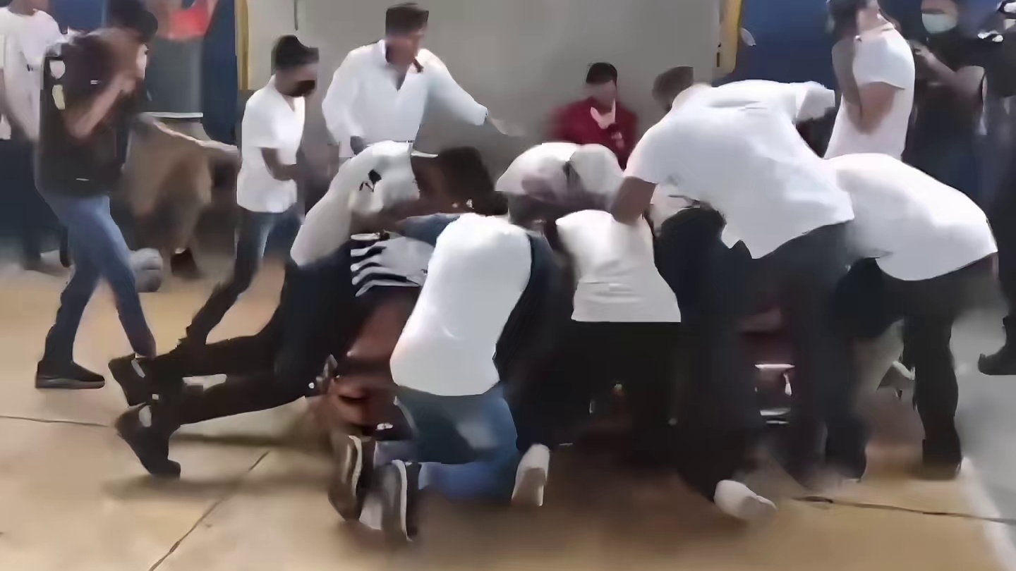 足球赛场哪些让球员泪水盈眶的感人瞬间！这样的足球你怎么能不爱呢