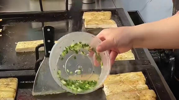 蛋包肠！！到底是谁发明的吃法…真的巨好吃