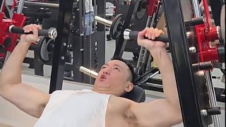 好教練還會幫你蓋上露出的肚皮