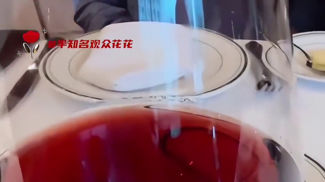 下次出门旅游不知道吃啥，打开吴尊的视频就够了
