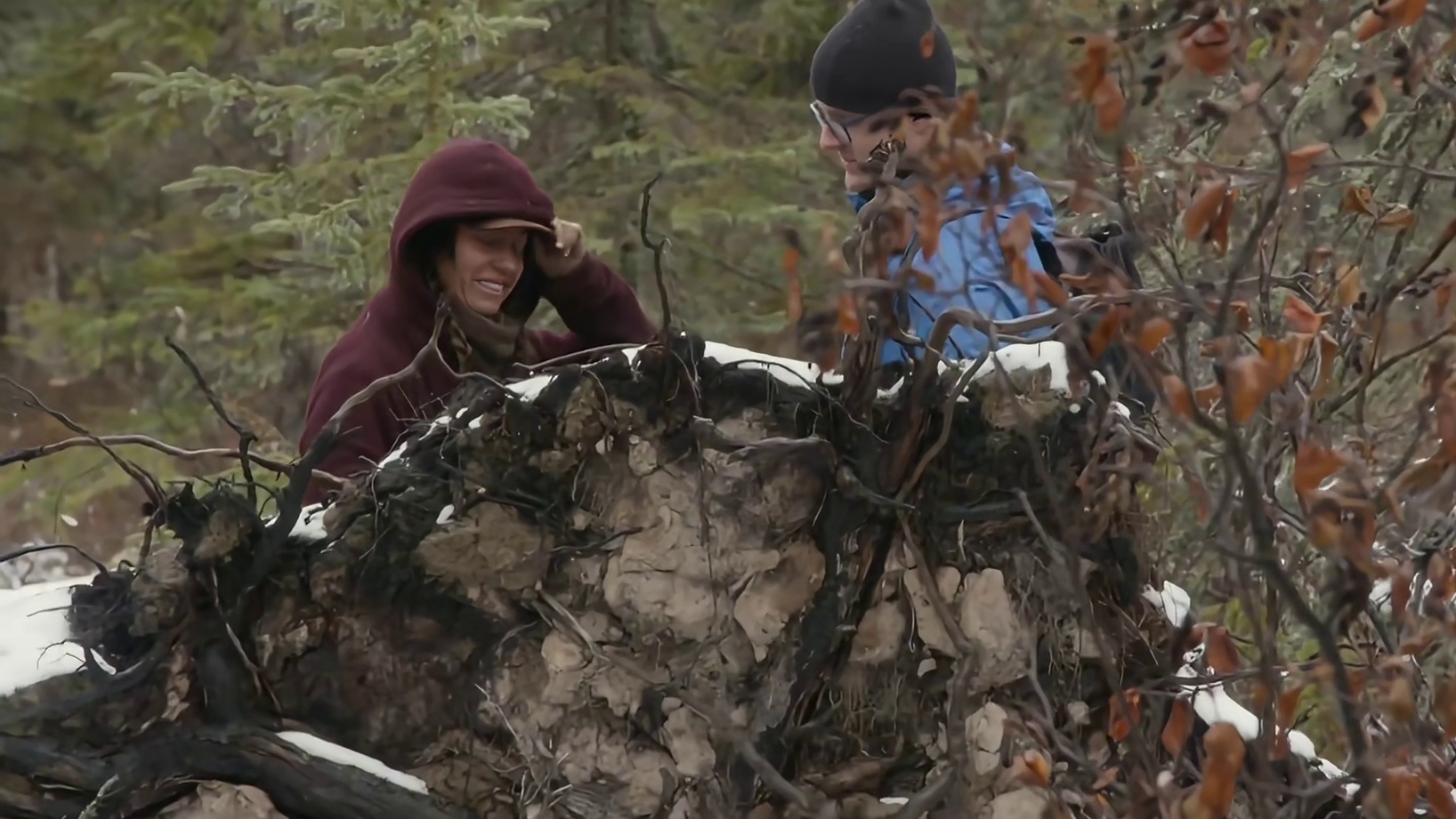 开局就送一头700斤的驼鹿，挑战在野外生存30天 (3)