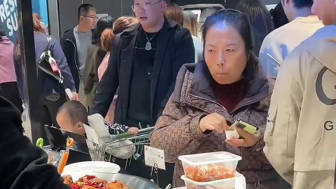 胖永辉也开到丰都了！试吃区太爽，尖货太多！