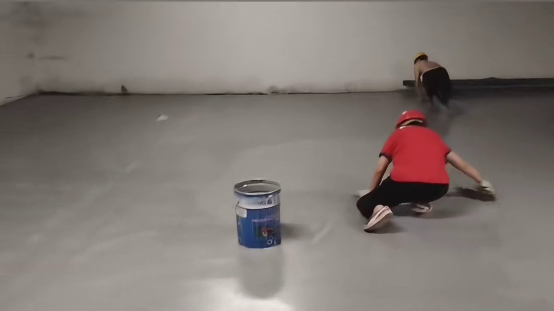 弯腰时蓄力，起身时向前，平凡日子也能凿出光。