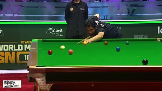 丁俊暉再戰(zhàn)利雅得，逆天長臺輕松拿捏沙特選手，贏球真輕松！