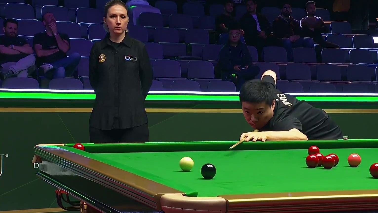 给机会都不中用，丁俊晖组合球上手，轻松拿下，球迷：进攻真流畅