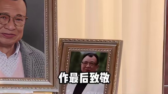 许绍雄今日设灵，下午开放予公众人士致敬道别，古天乐林峰宣萱等送上花牌悼念