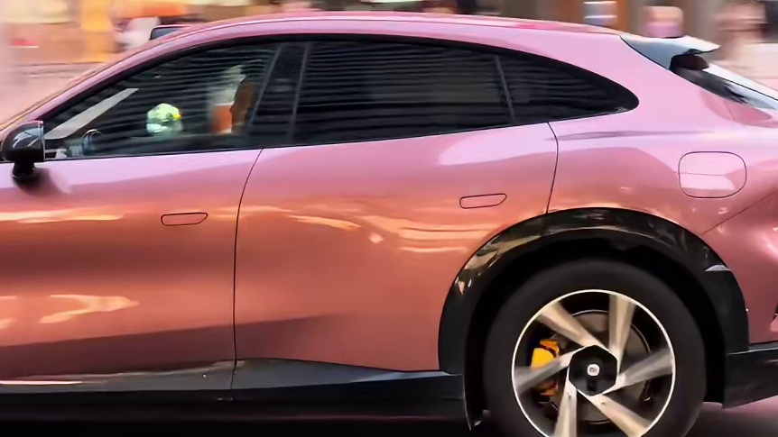 小米YU7颜色合集：你们更喜欢哪款颜色呢？