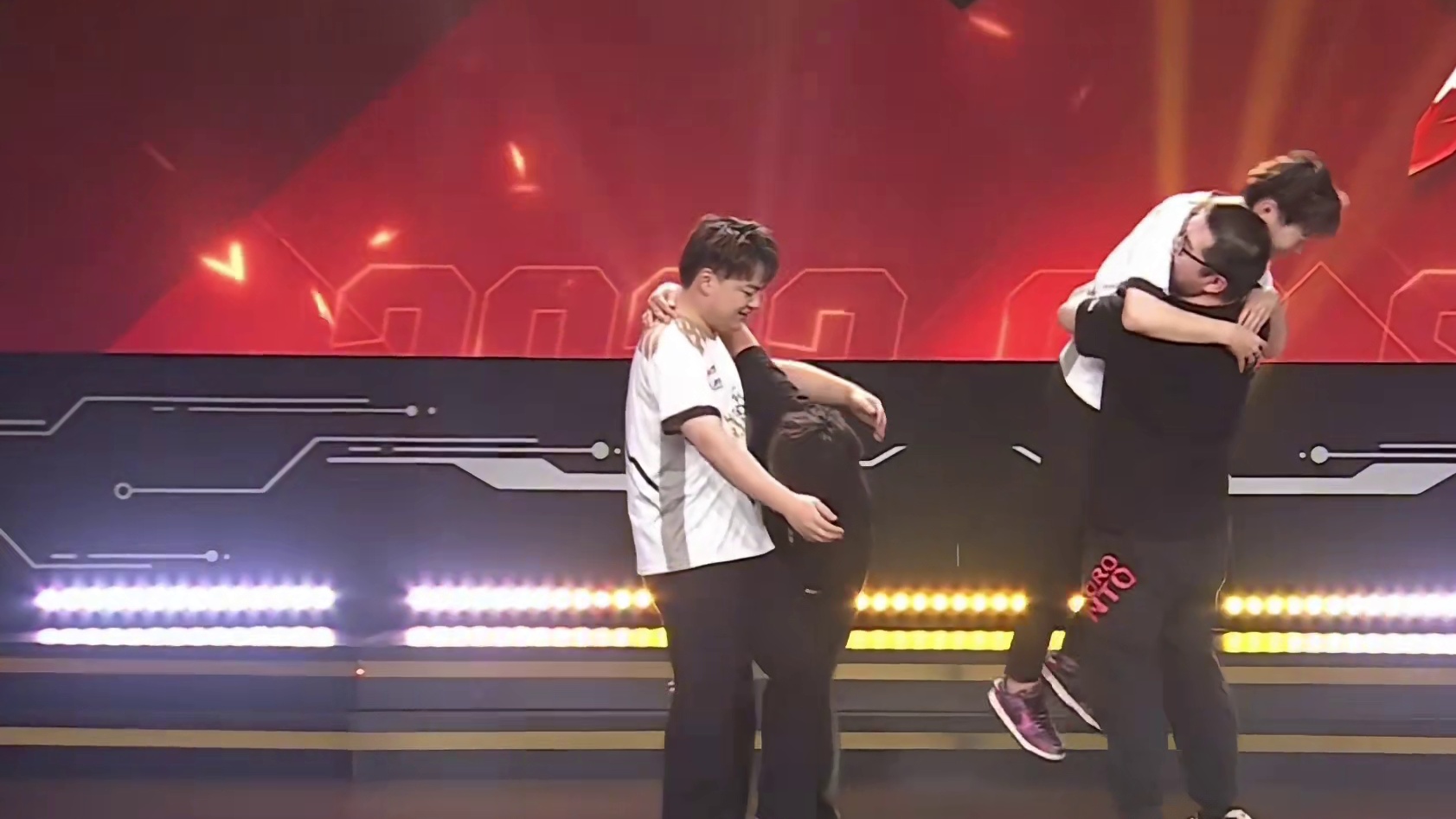 你别笑，你来了也抱不动（手动狗头）