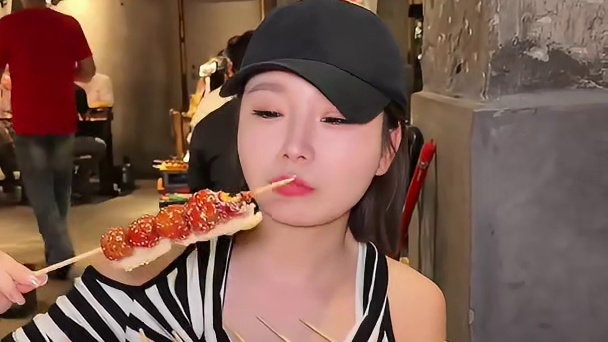 破店肥哈也能吃到奶皮子糖葫芦啦