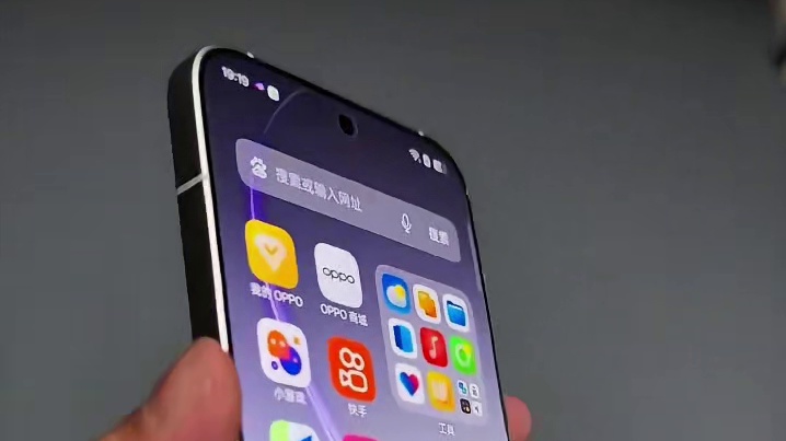 OPPO Reno15Pro上手 电竞手机之后的又一个赛道？直播手机来了。背部3D蝴蝶结雕刻，小姐姐