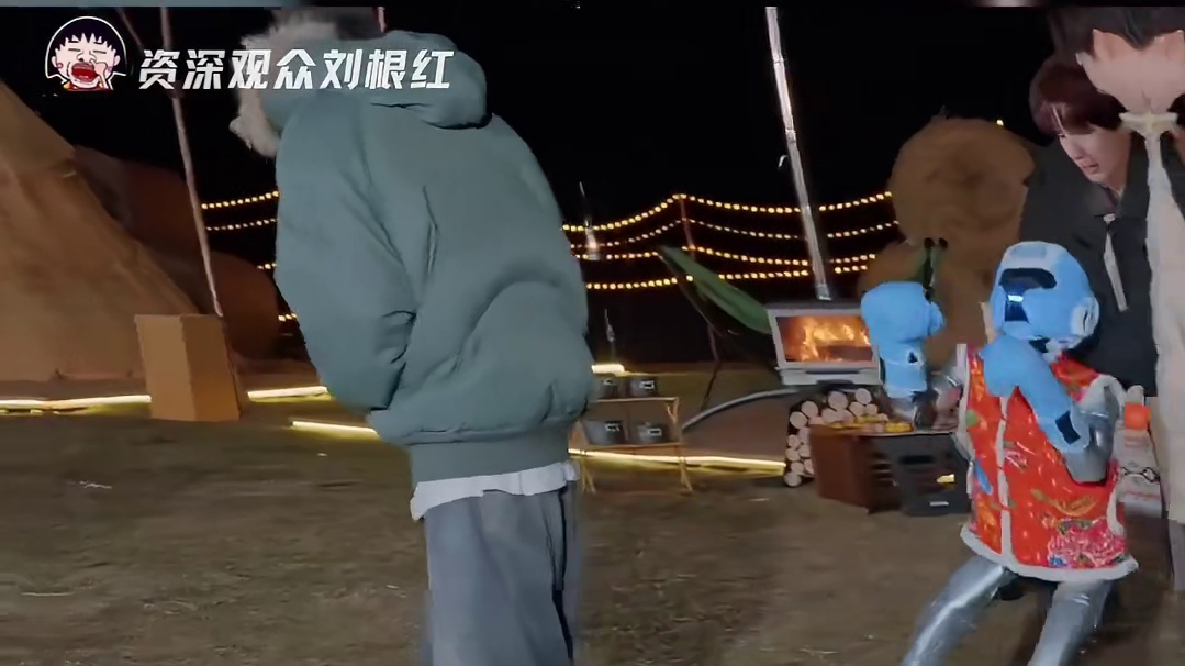 传出去 范丞丞和机器人打架 范丞丞赢！