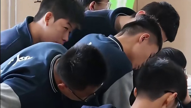 偏科生终于获救！盘锦中学 14 层分班，戳穿教育流水线谎言
