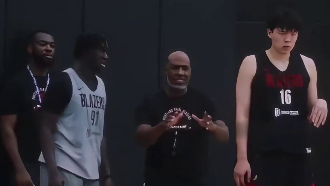 开拓者主教练斯普利特准备下课吧！