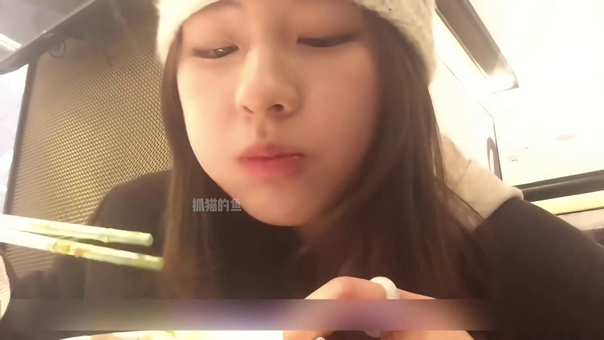 韩国"刘亦菲"到上海狂炫美食。