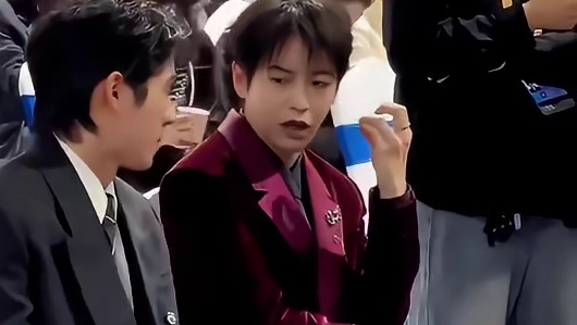 路人镜头看明星候场社交，韩雨彤成功追星宋佳，陈道明专程等候易烊千玺 #