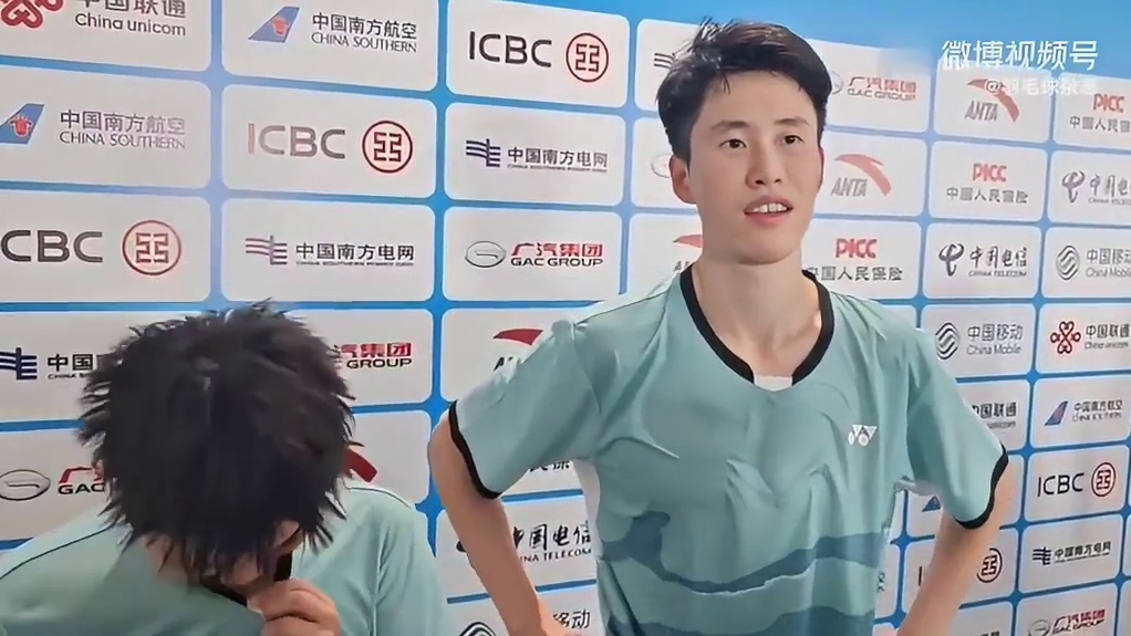 谢谢欧哥的拼尽全力东萍不哭 混双退赛怎么会不遗憾呢，看到你低下头，擦干泪，眼泪竟也止不住连续三天一天