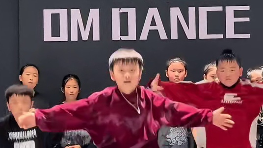 想起来仨宝儿刚来的时候腼腆的样子还历历在目，现在完全变个人宝儿们好棒给力 #